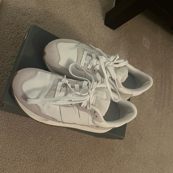 New Balance White and Gray Sneakers - Picture 4 of 5